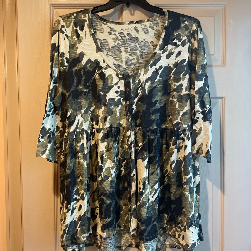Wonderly Camouflaged Patterned High-Low Tunic,‎ Size 2X
